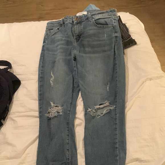 Slightly ripped jeans - Picture 3 of 3